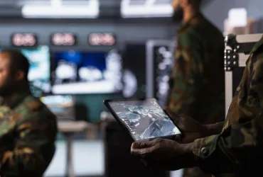 Savunma Sanayi İçin ERP Programı: DİA ERP ile Üretim ve Operasyon Süreçlerinizi Güçlendirin (2026) 61 agent controls drones using tablet attacking strategic enemy targets close up